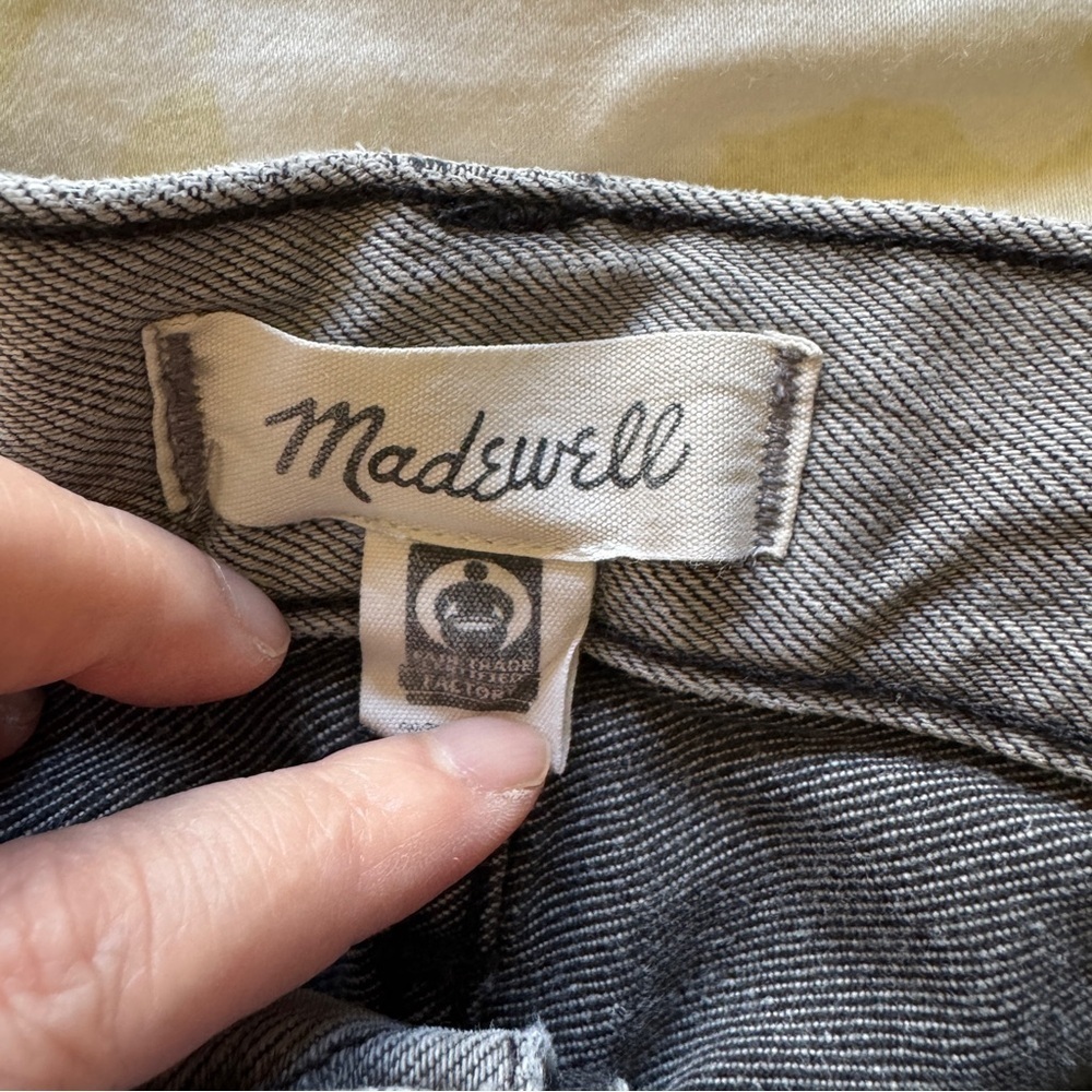Madewell Relaxed High Rise Denim Shorts in Bienville Wash Size 29 - Picture 6 of 8